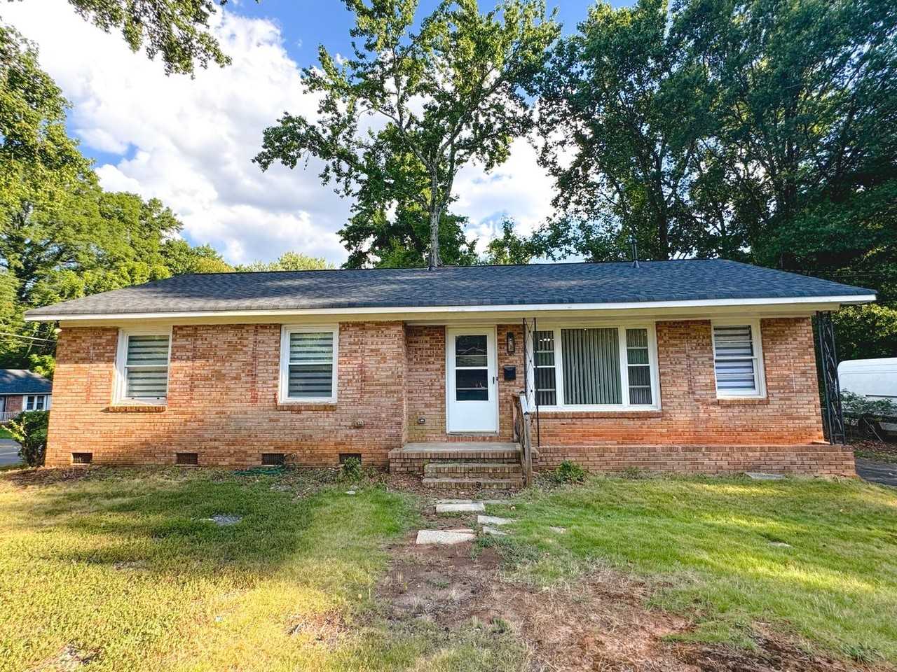 2801 Wedgefield Dr - Photo 2 of 25
