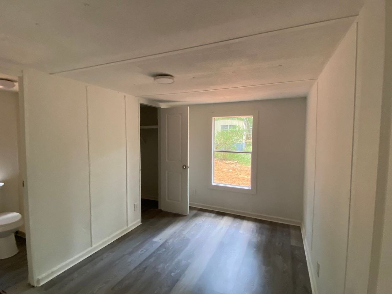 1564 Riverside Rd - Photo 3 of 11