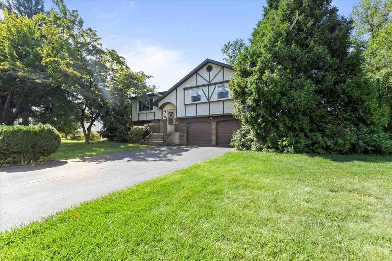 2842 Andrea Dr - Photo 2 of 26