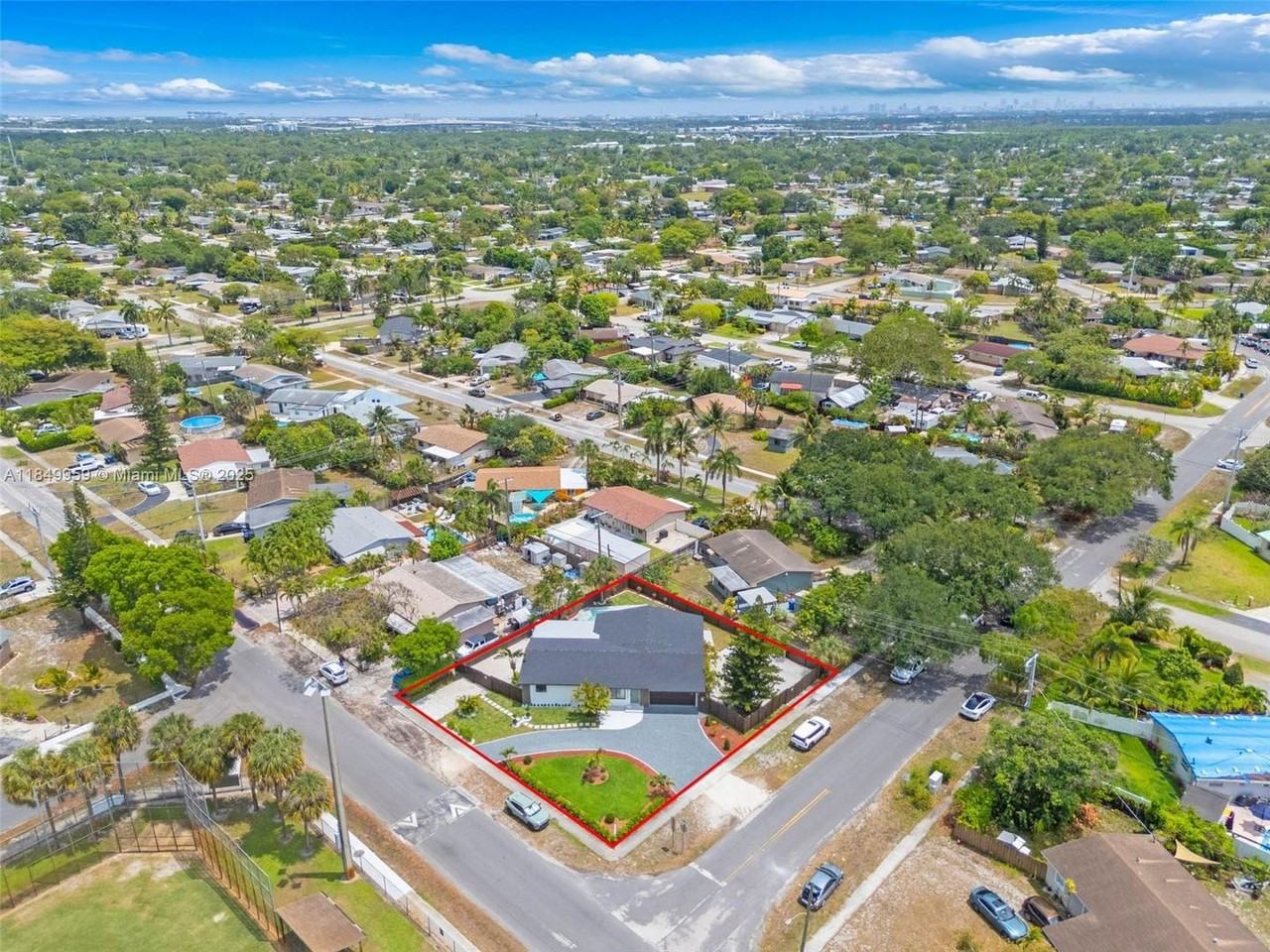 3732 Sw 16th St - Photo 2 of 27