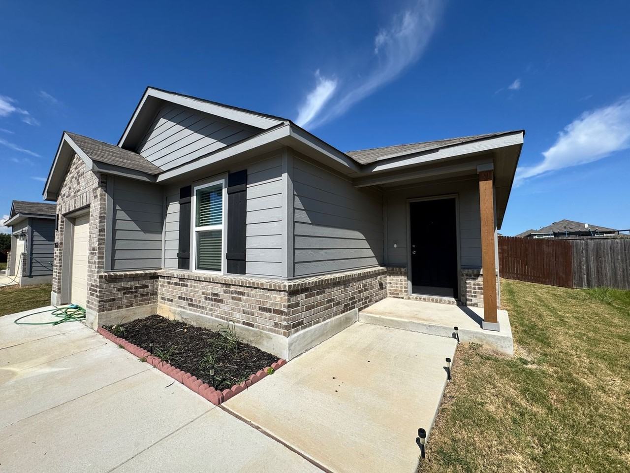 7618 Capstone Rdg - Photo 4 of 28