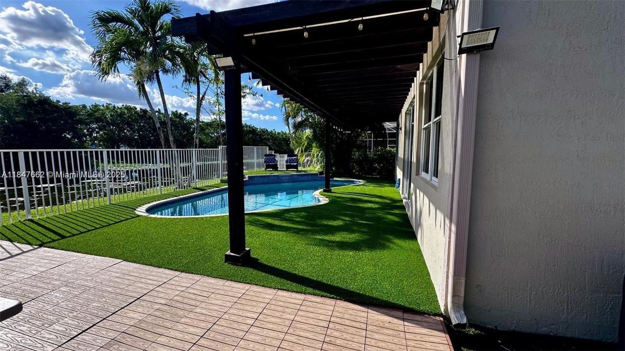 4411 Foxtail Ln - Photo 2 of 32