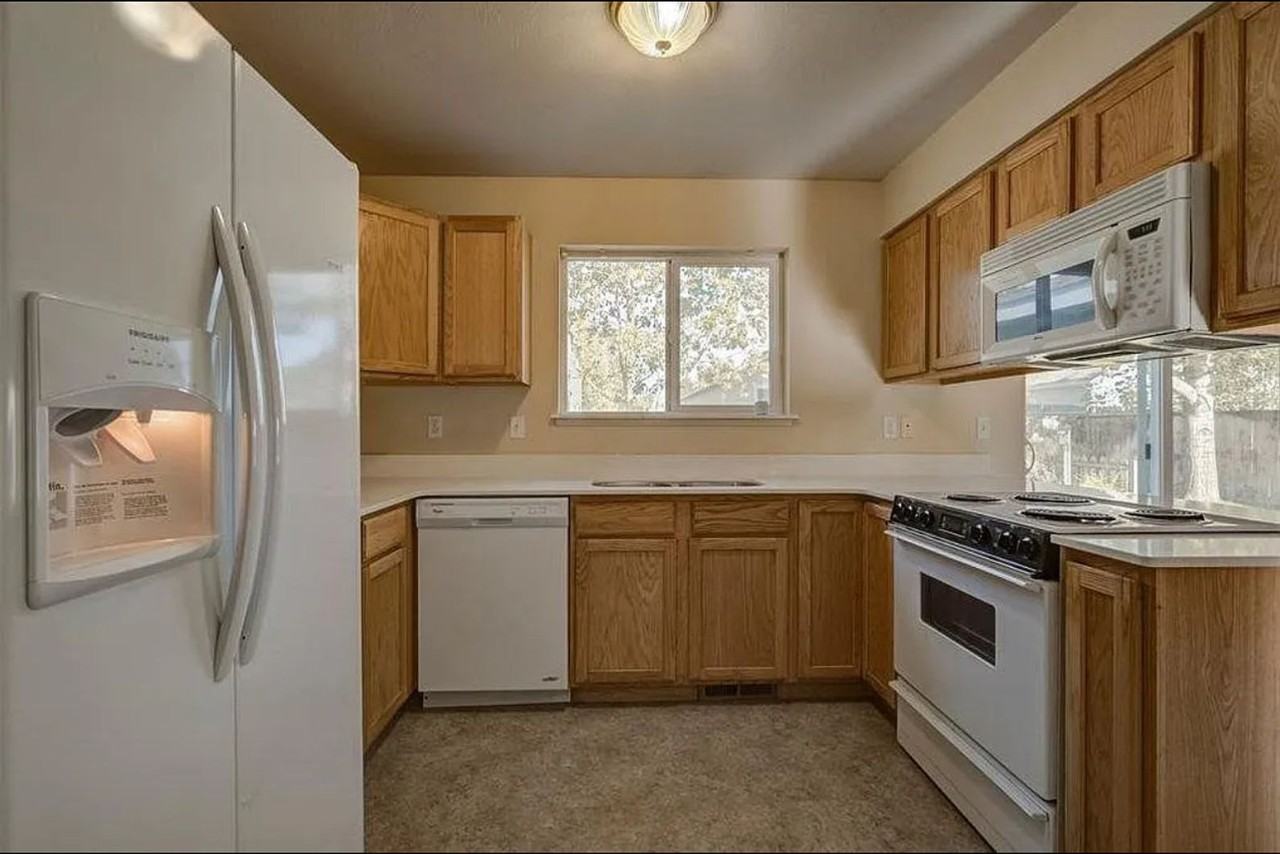 78 Shallow Brook Ln - Photo 2 of 19