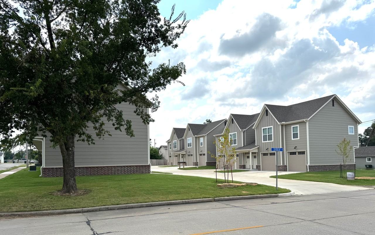 219 Silverleaf Ln #219 - Photo 2 of 18