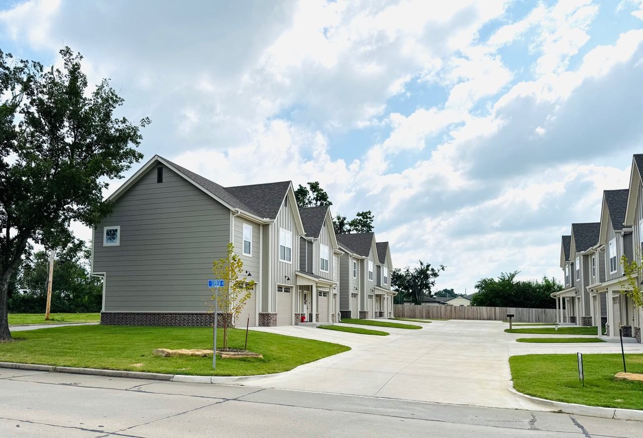 219 Silverleaf Ln #219 - Photo 3 of 18