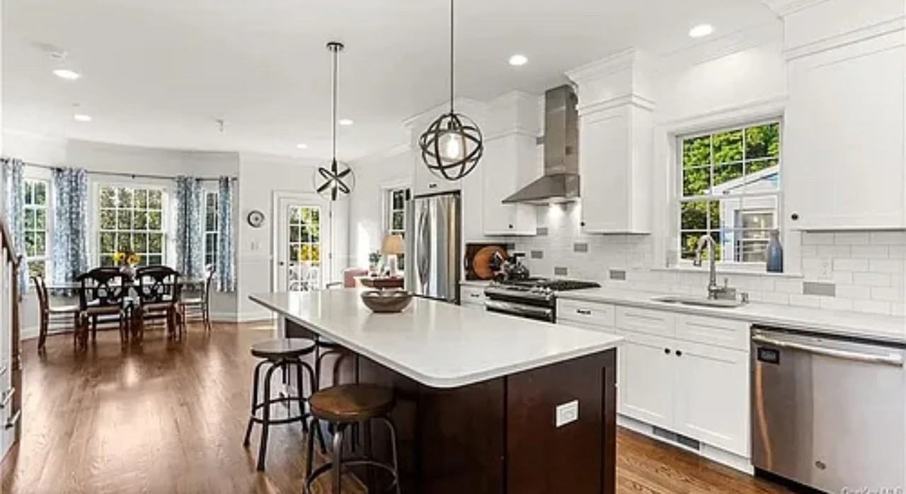 227229 Lincoln Ave E #B - Photo 3 of 20