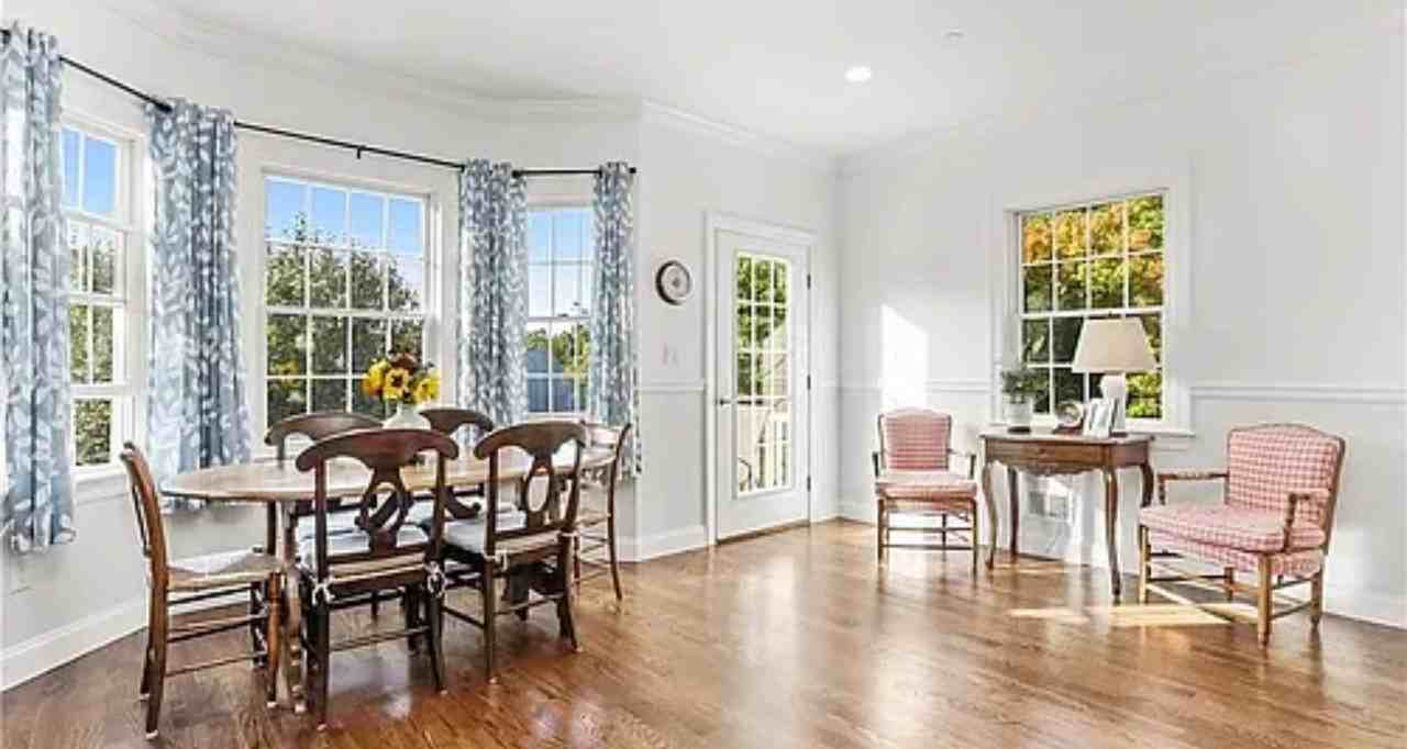 227229 Lincoln Ave E #B - Photo 4 of 20