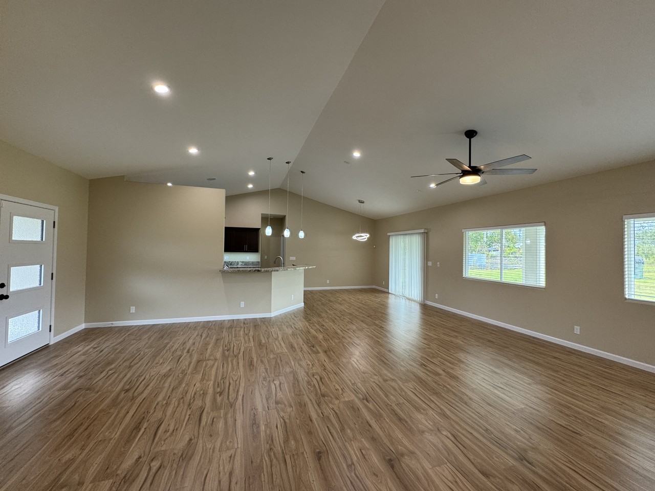 15-1628 15th Ave #15-1628 - Photo 4 of 13