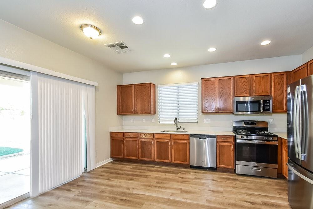 3577 Chelsea Grove St - Photo 7 of 17