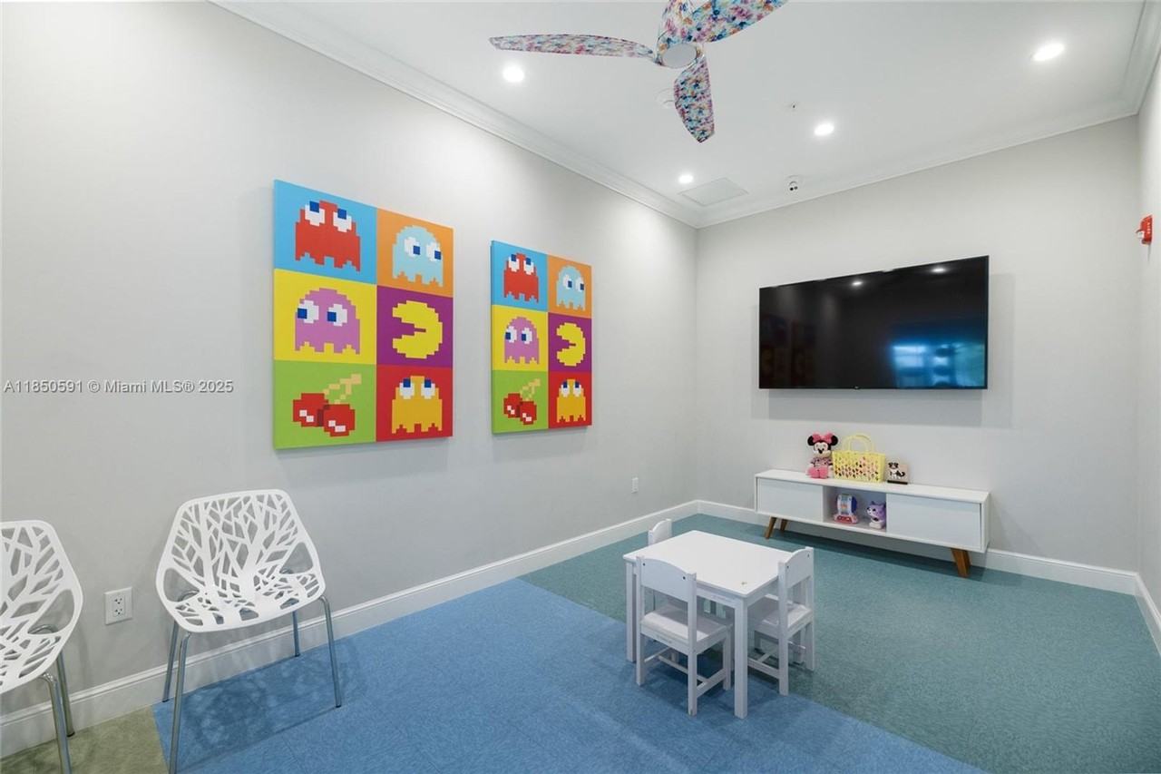 4048 Veleiros Ave - Photo 2 of 36