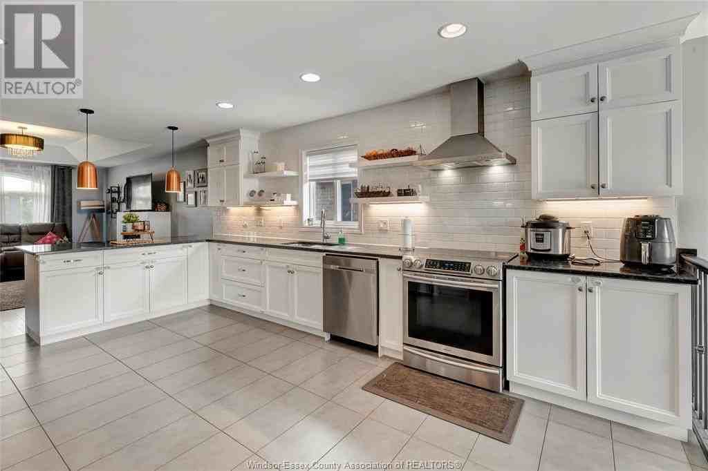 1068 Thunderbay Avenue - Photo 3 of 12