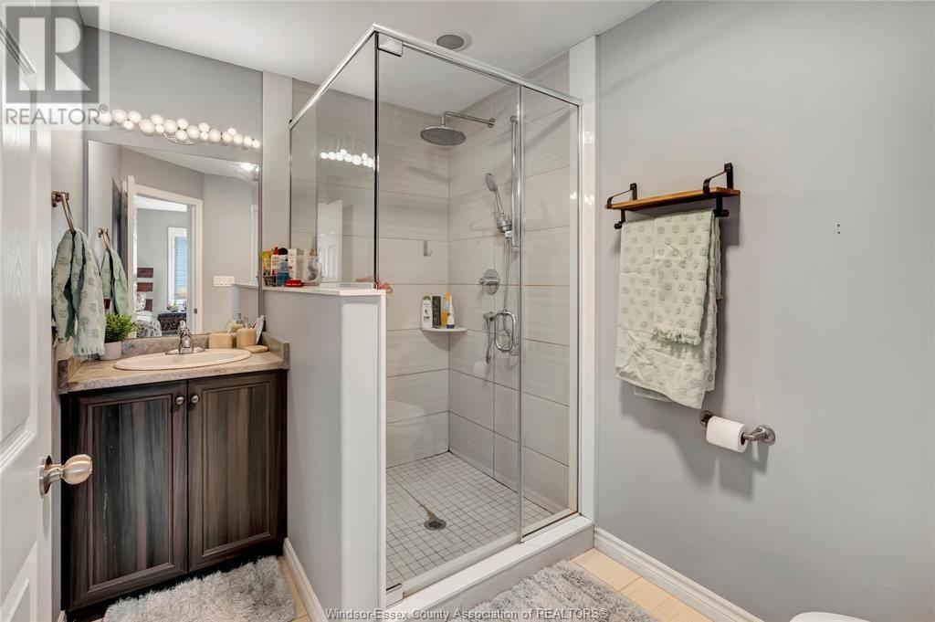 1068 Thunderbay Avenue - Photo 6 of 12