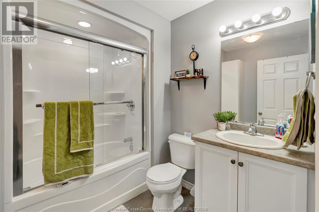 1068 Thunderbay Avenue - Photo 7 of 12