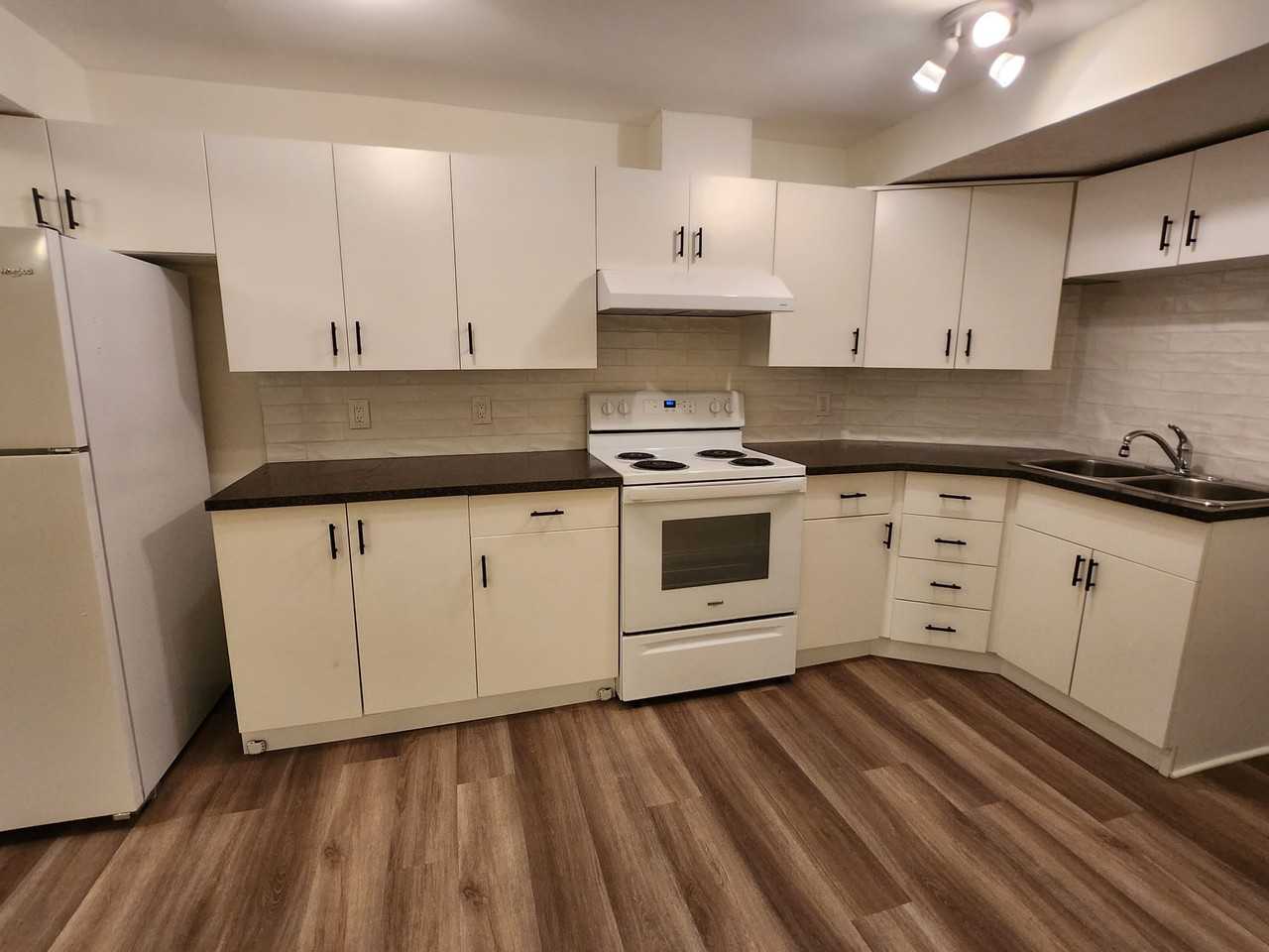 8507 34 Avenue Northwest - Photo 3 of 10