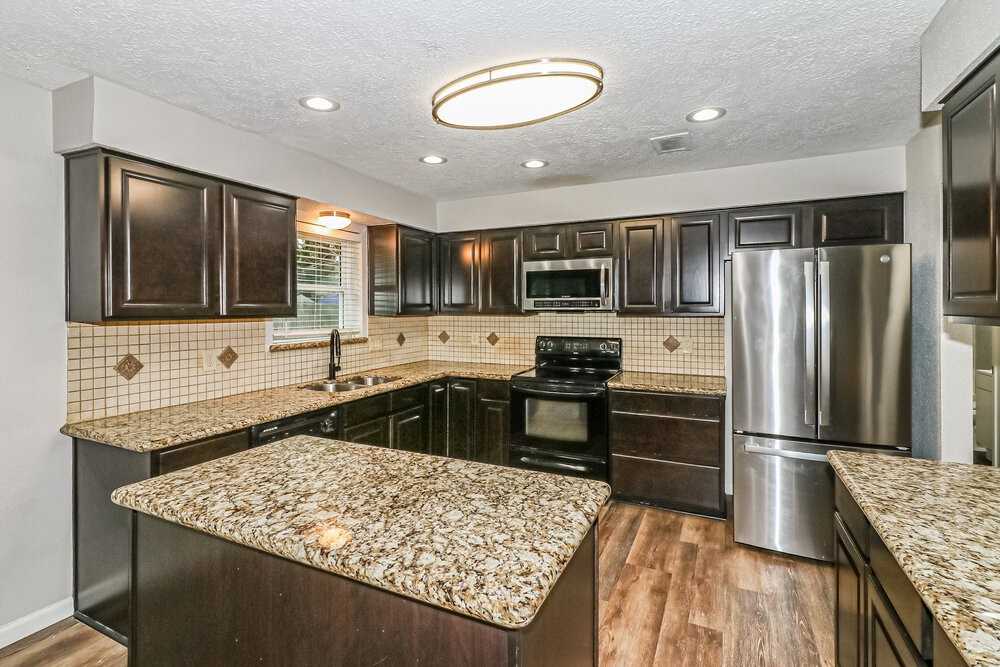 203 Old Oaks St - Photo 7 of 17
