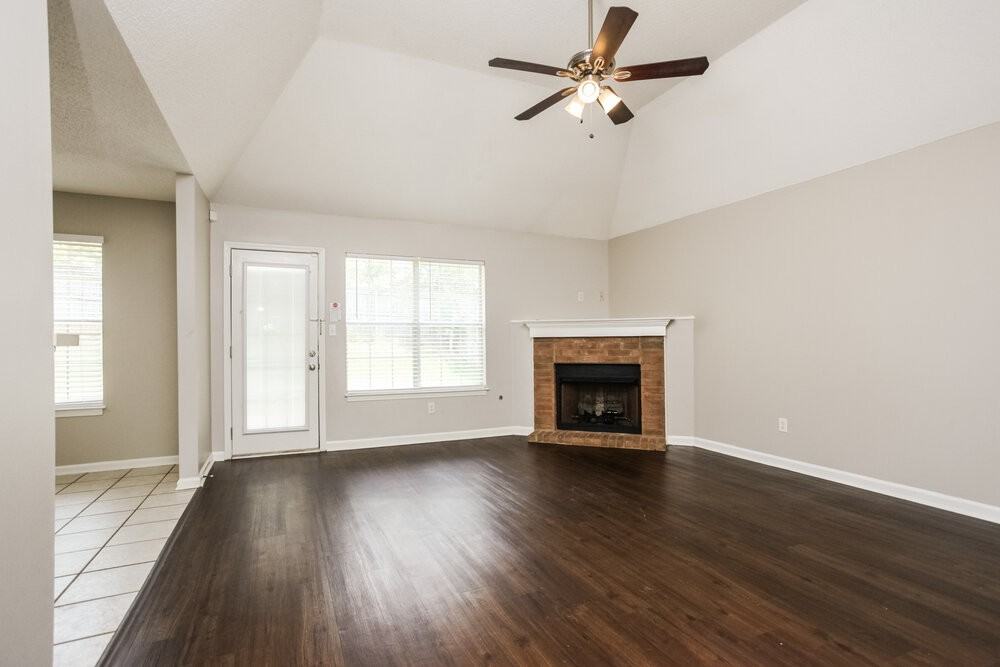 1574 Far Dr - Photo 3 of 16