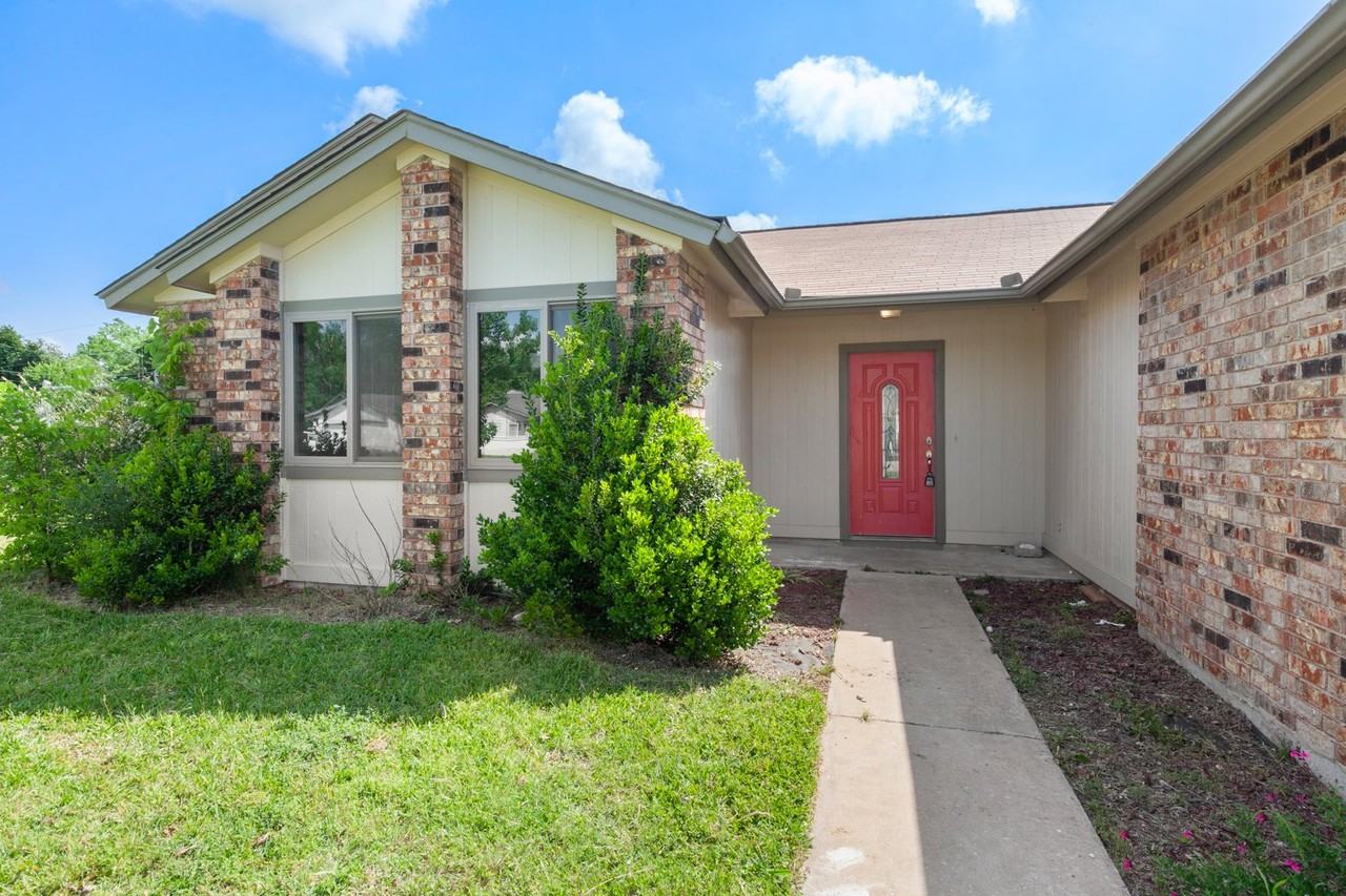 13313 Briar Hollow Dr - Photo 2 of 19