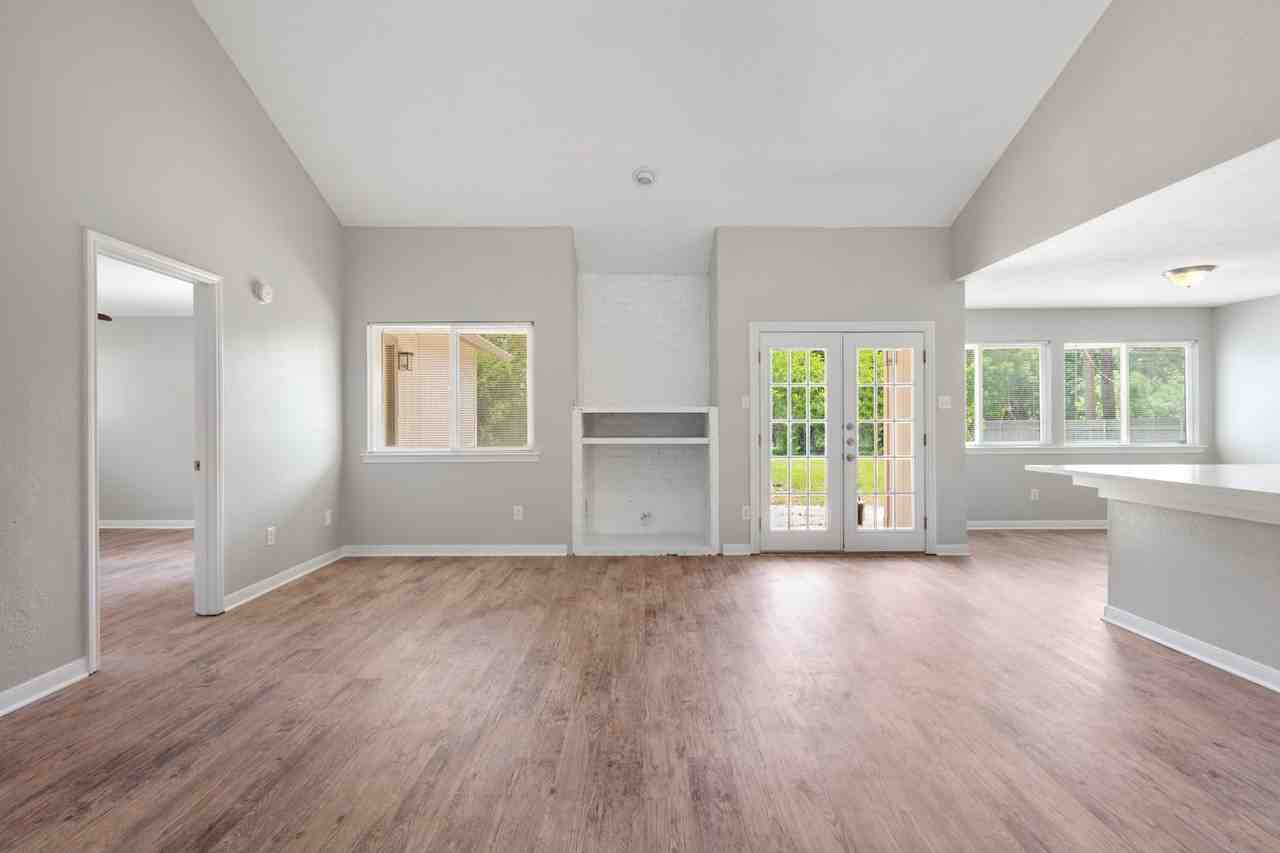 13313 Briar Hollow Dr - Photo 3 of 19