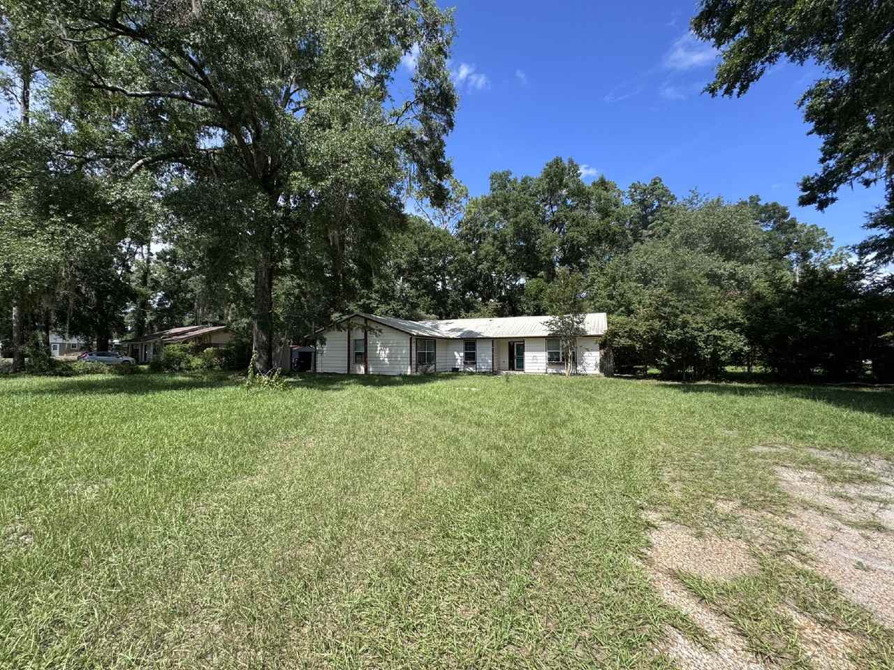 357 Se Mohawk Way - Photo 2 of 11