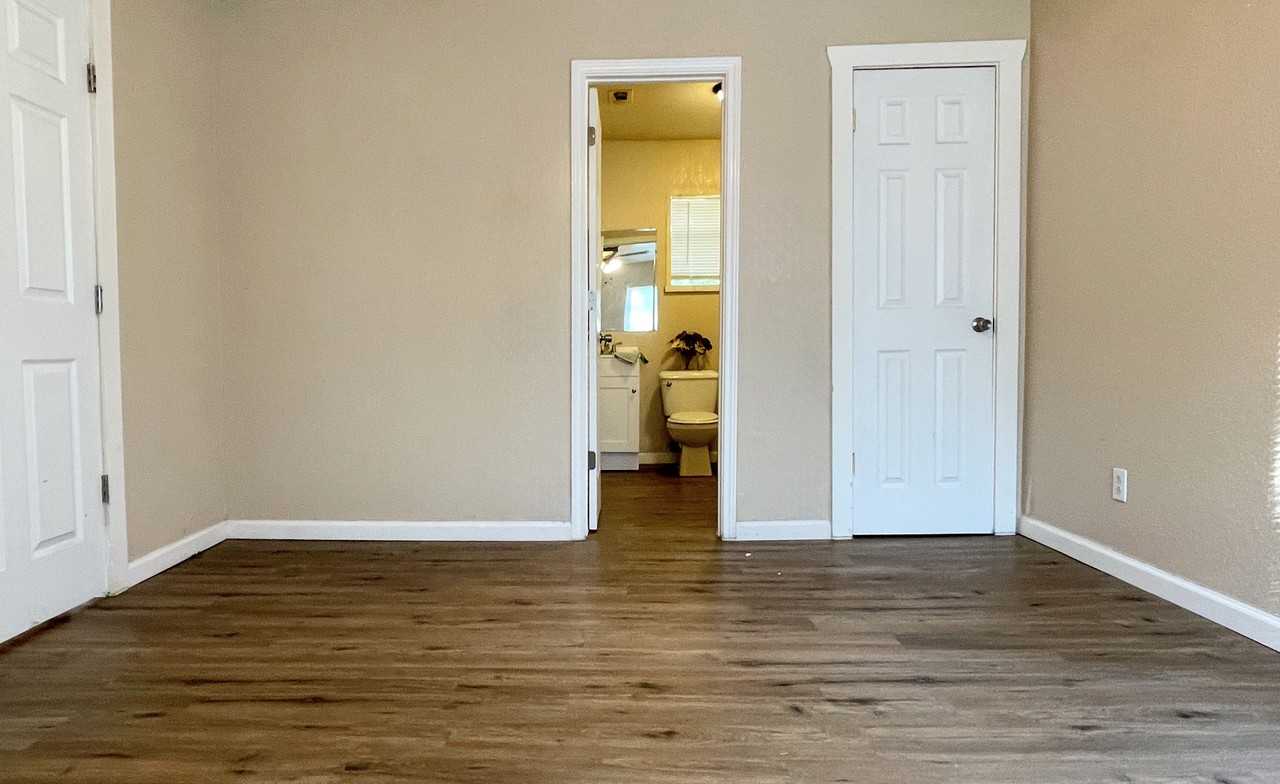 503 Sw 13th Ave #NA - Photo 3 of 12