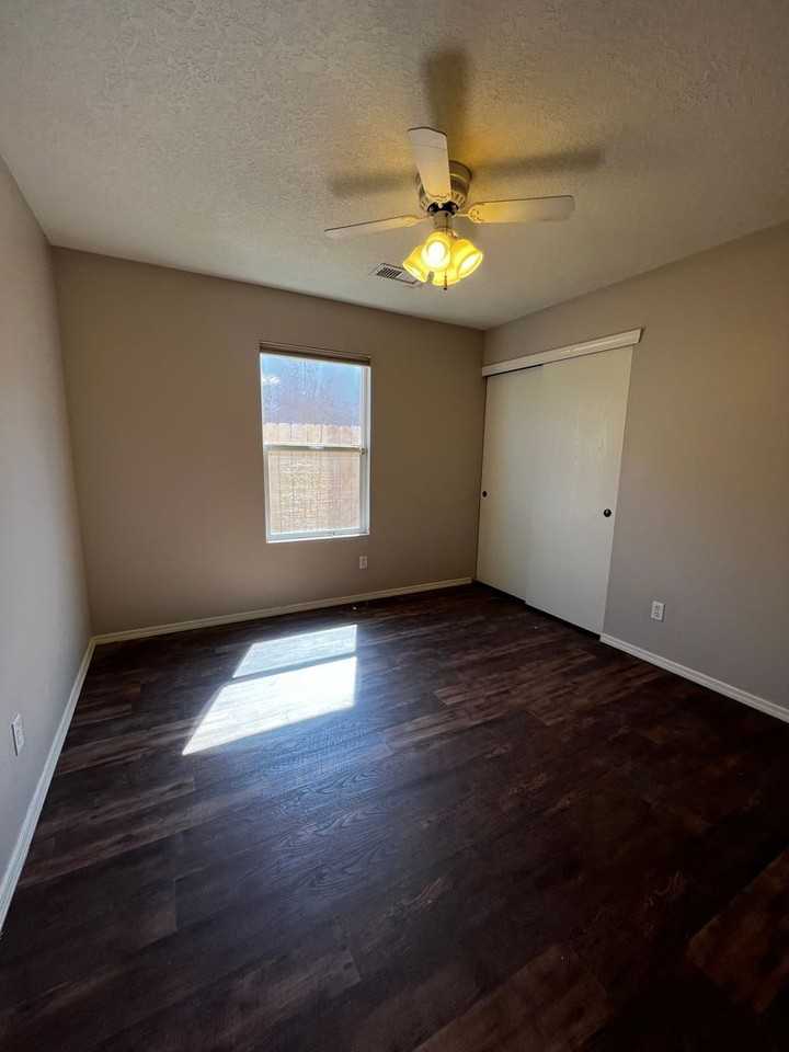 2423 Woodhill Dr Nw - Photo 3 of 11