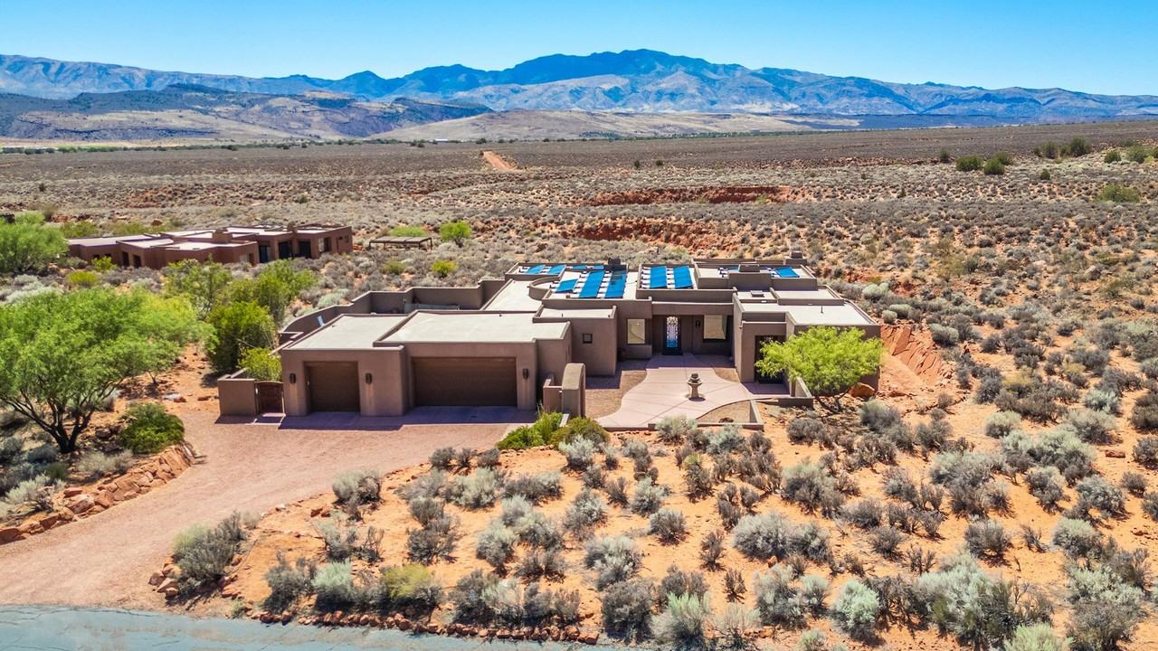 1637 N Olla Cir
