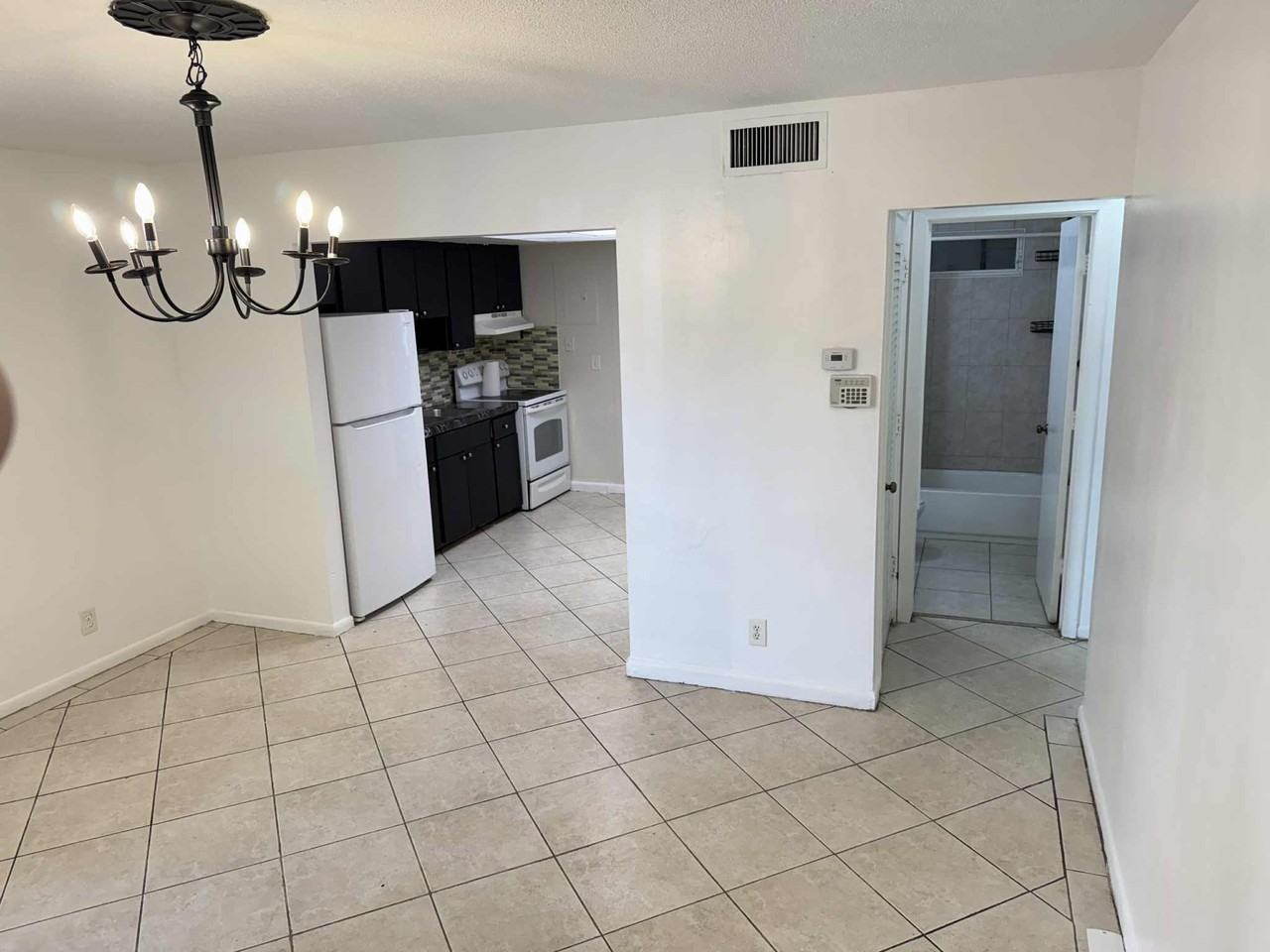 419 Sw 15th St #419 - Photo 4 of 11