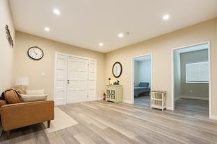 Spacious Shared Home Featuring Large Turf Yard and New Appliances - Photo 1 of 1