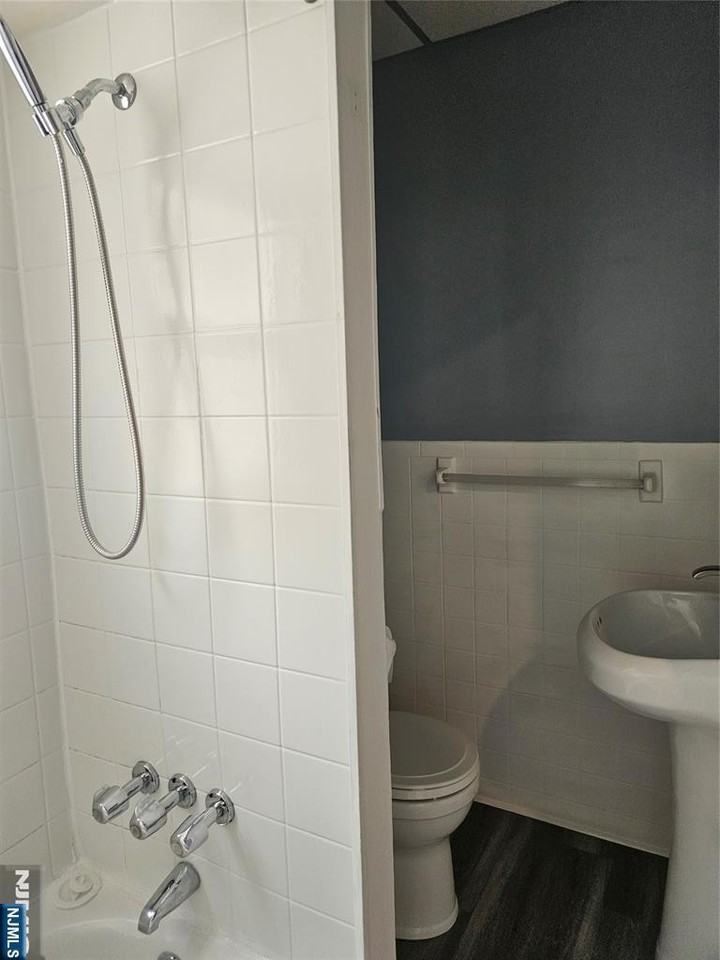 520 Schuyler Ave #2-2 - Photo 3 of 4