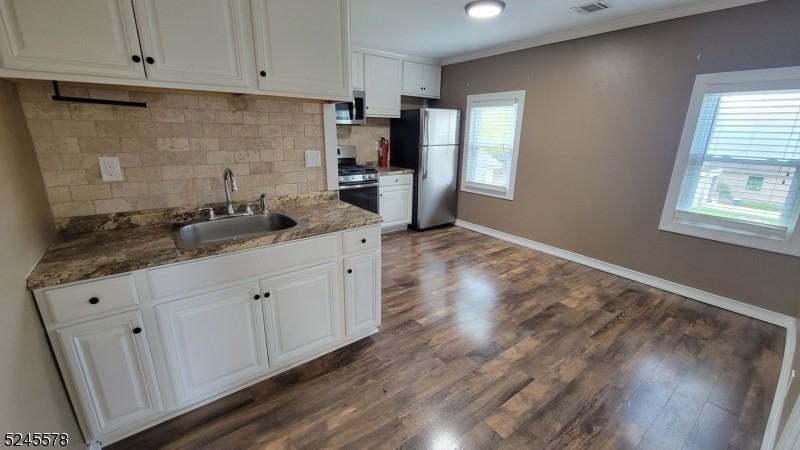 15 1st Ave #15 - Photo 2 of 12