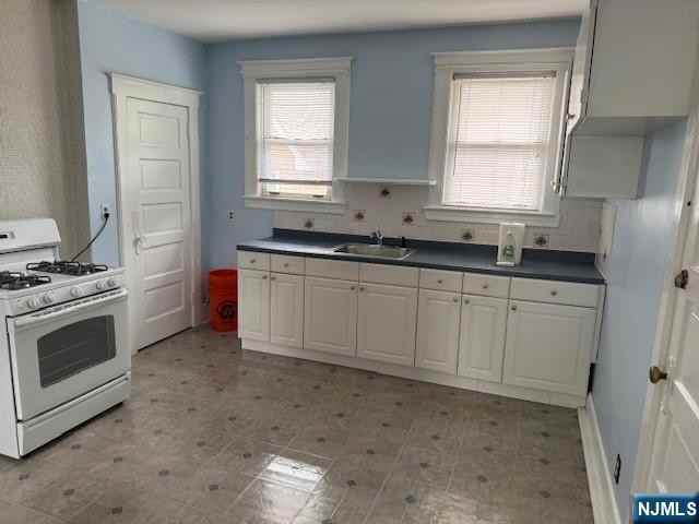 77 Washington Pl #77 - Photo 3 of 8