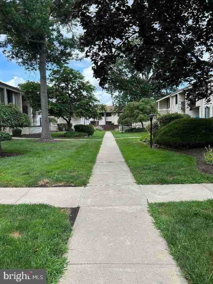 8 8-z-8 Avon #8 - Photo 3 of 11