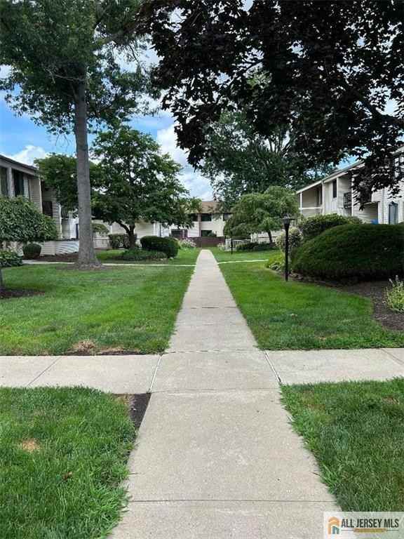 8 Avon Dr #ZZ - Photo 3 of 11