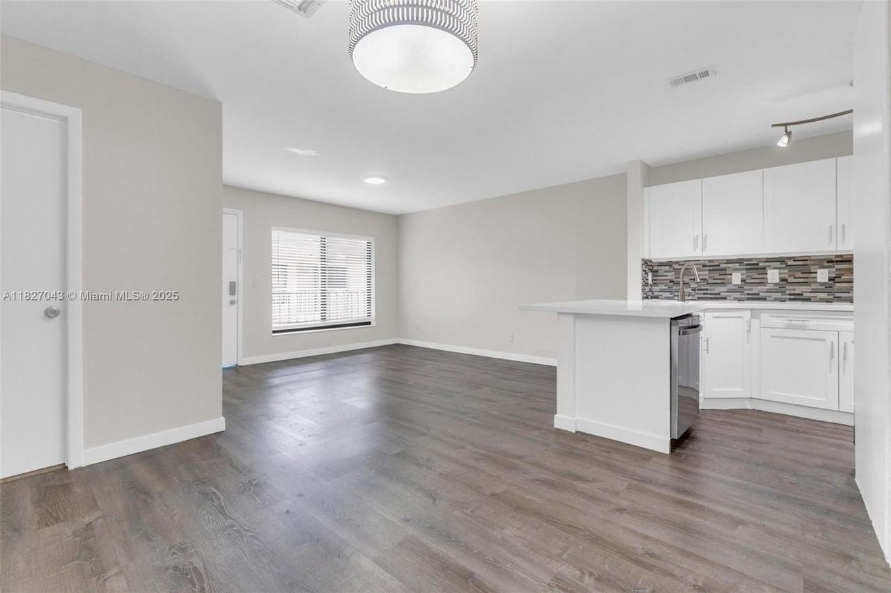 15348 Sunset Dr #2323-2323 - Photo 2 of 25