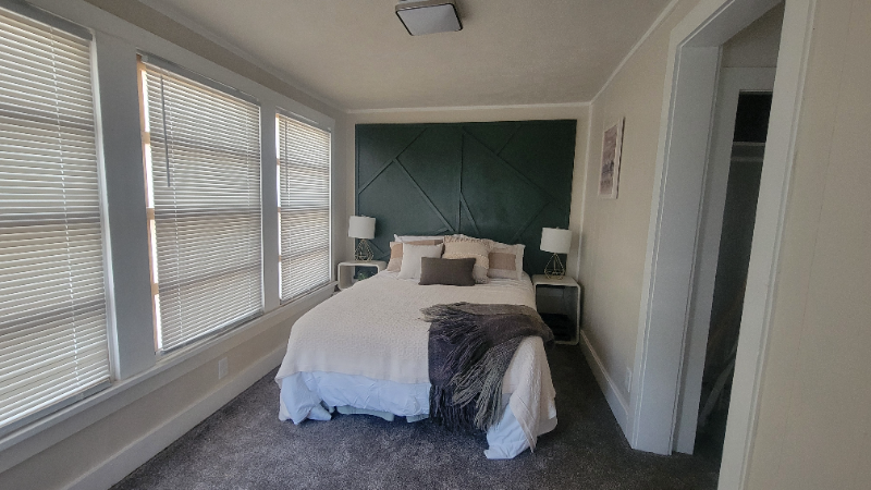 4829 Calvert St #1 - Photo 3 of 12