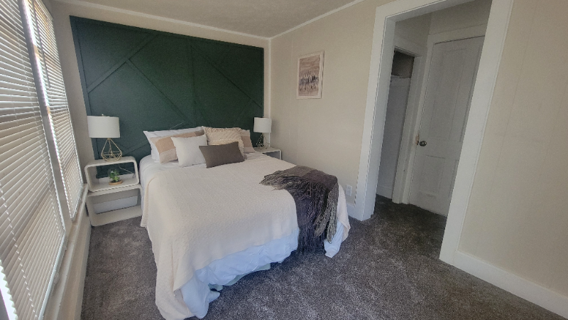 4829 Calvert St #1 - Photo 5 of 12