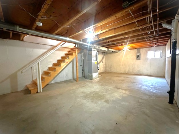 2215 E 7th St - Photo 5 of 11