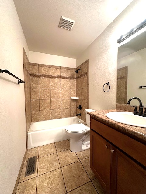 2215 E 7th St - Photo 6 of 11