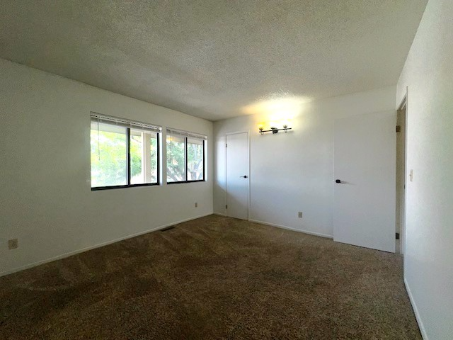 2215 E 7th St - Photo 7 of 11