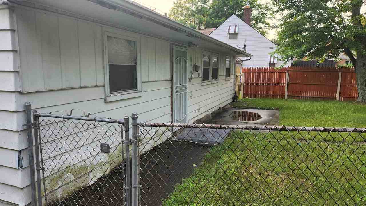 2291 Green Rd, Unit 1 - Photo 4 of 8