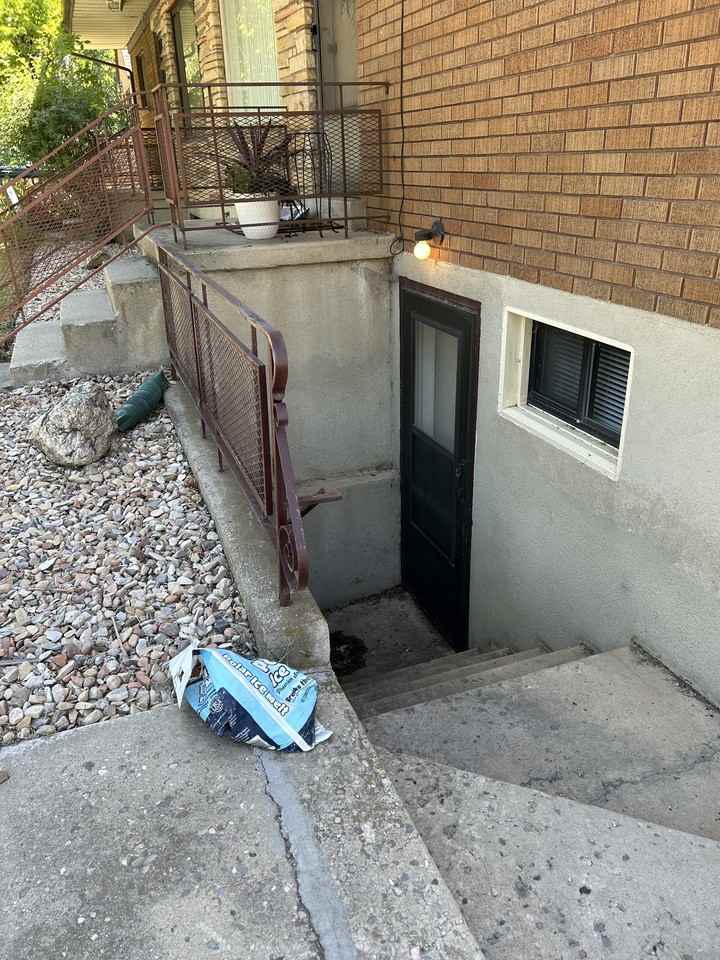 237 W State St #D - DAH - KLM - Photo 2 of 36