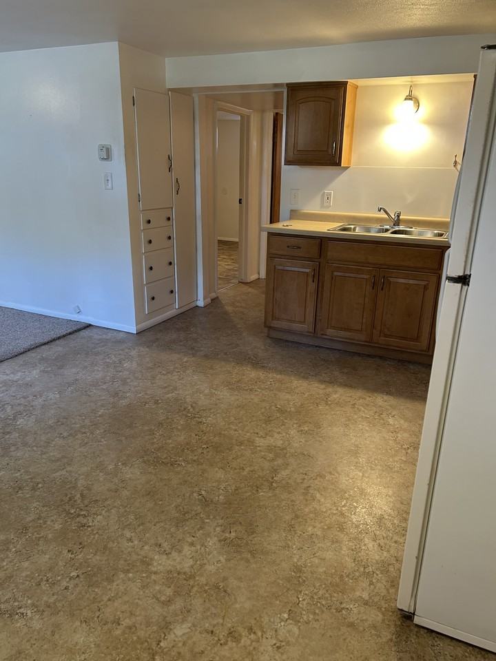 237 W State St #D - DAH - KLM - Photo 3 of 36