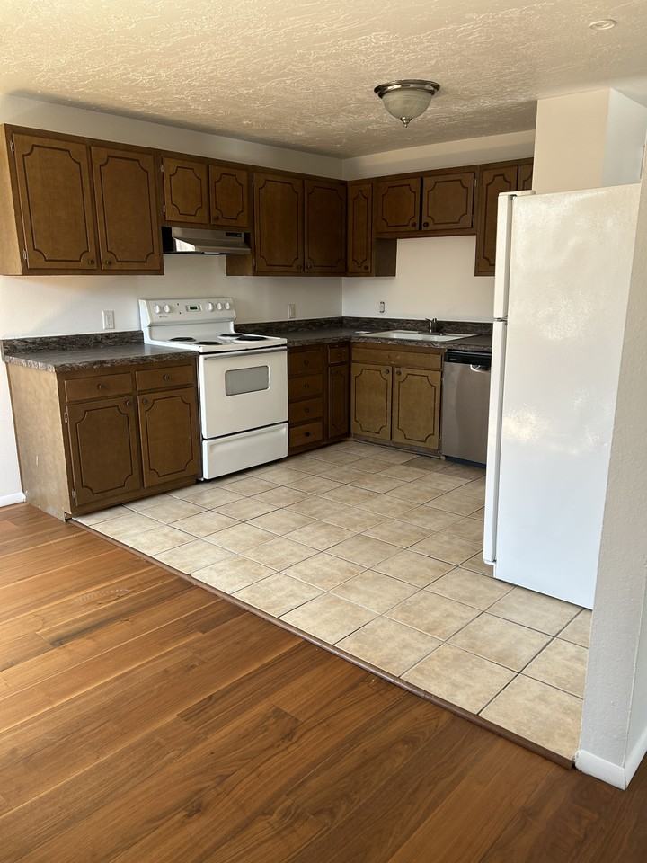 265 E 5900 S - Photo 5 of 28