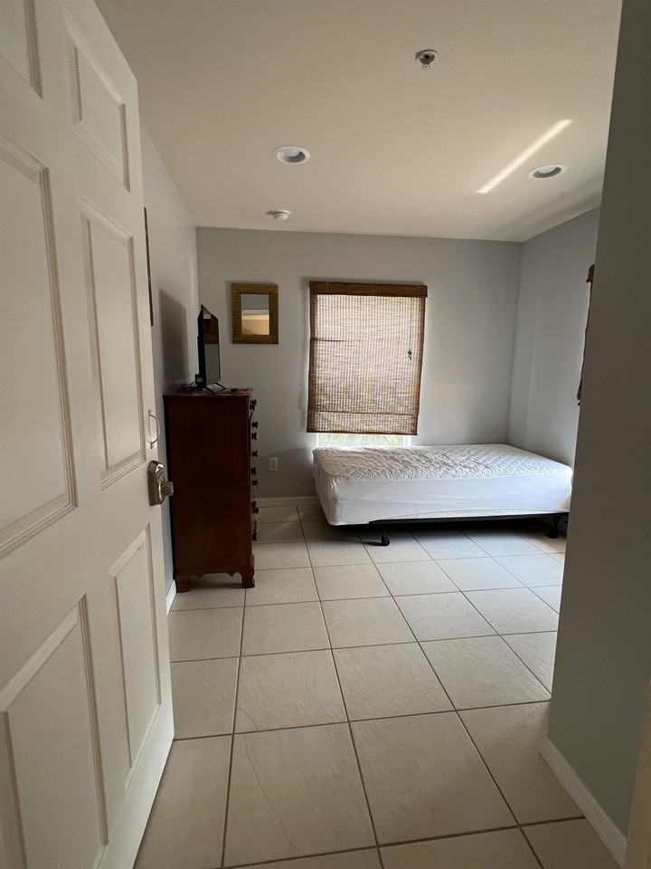 2925 Montclaire Ave Duplex - Photo 2 of 16