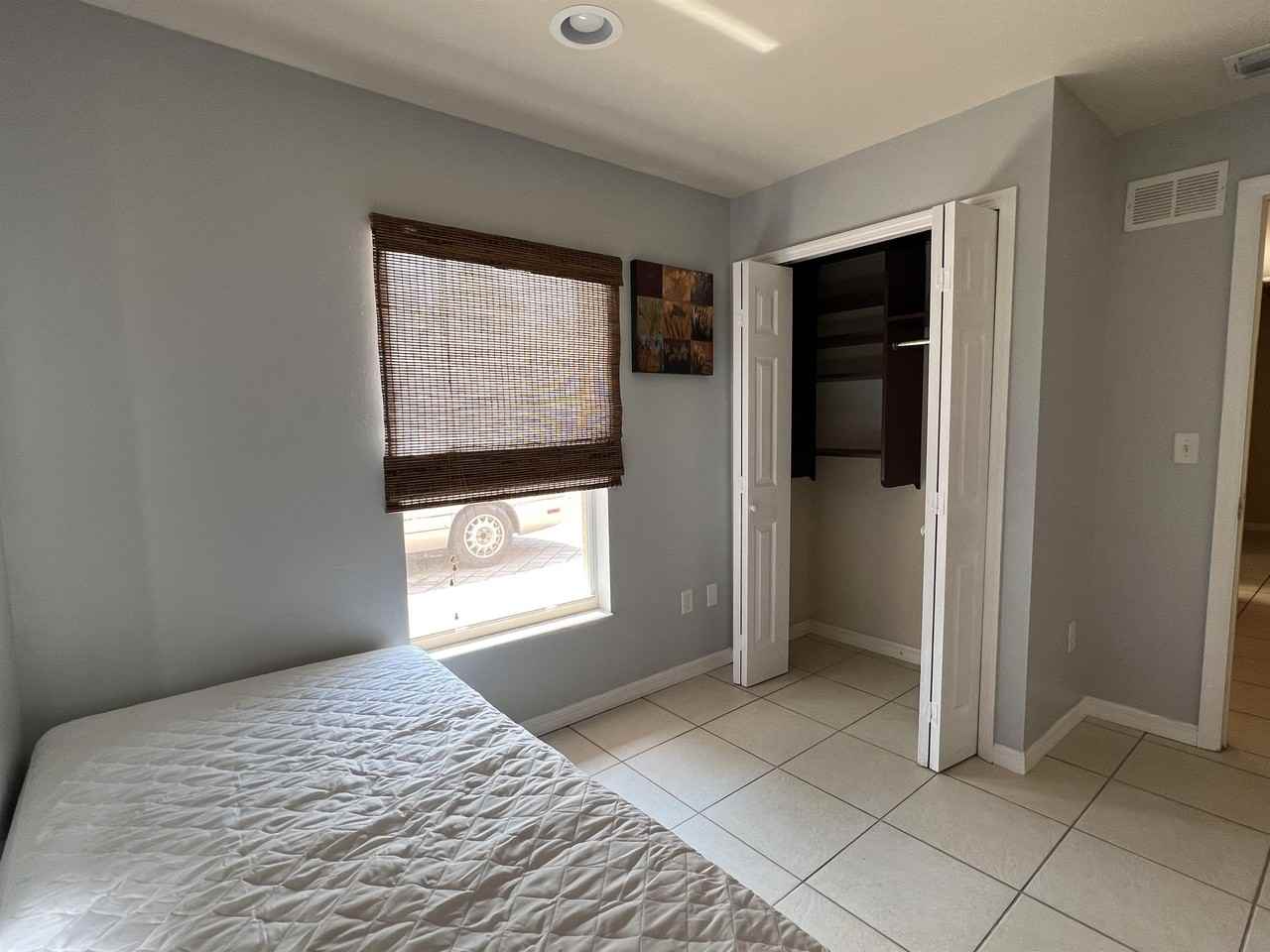 2925 Montclaire Ave Duplex - Photo 3 of 16