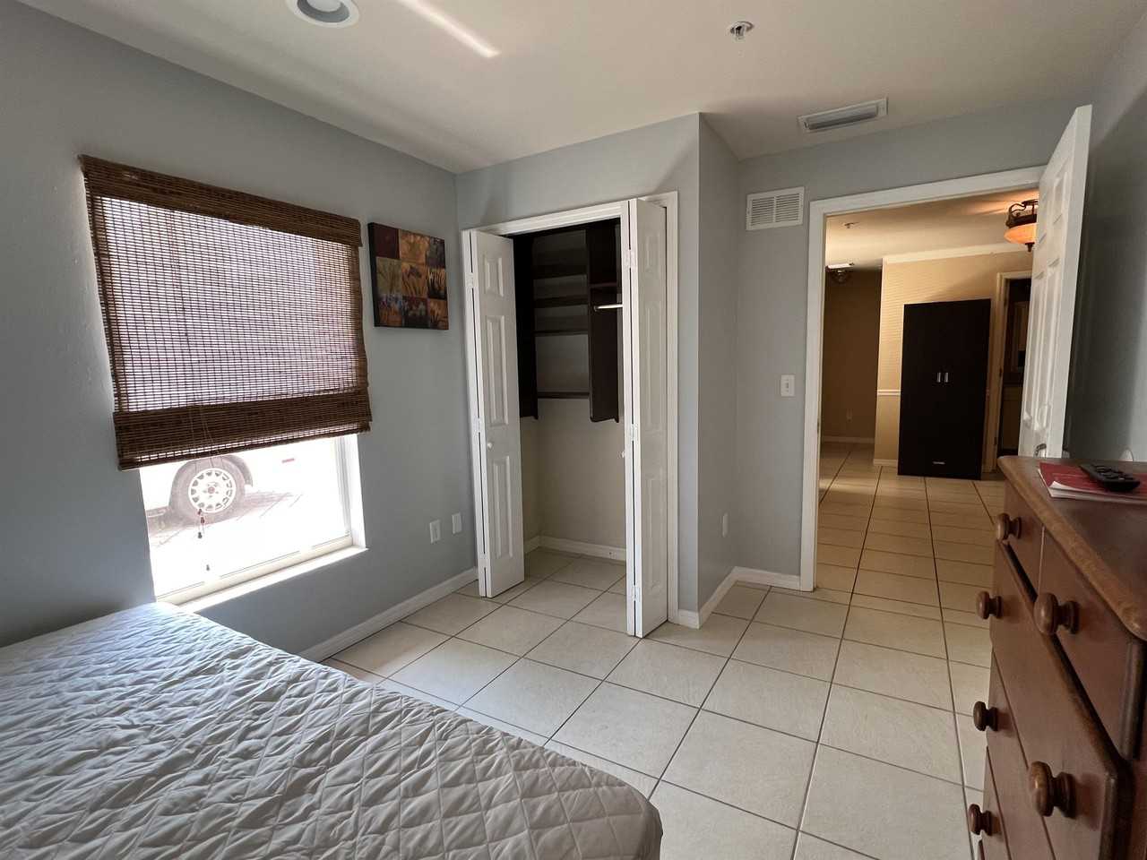 2925 Montclaire Ave Duplex - Photo 4 of 16