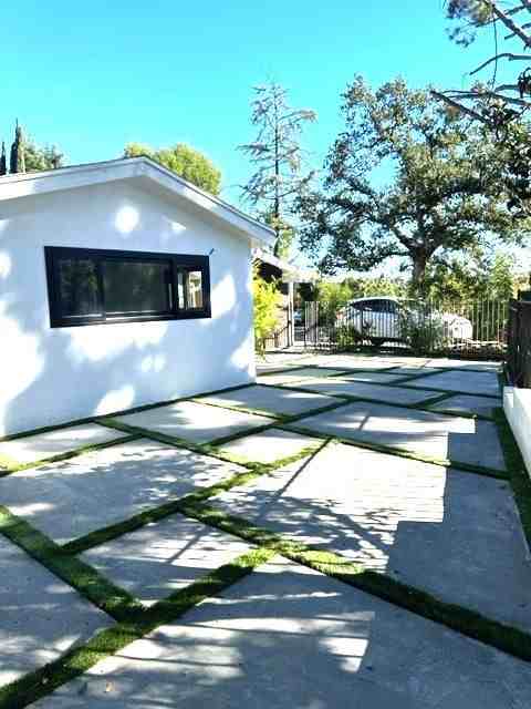 22421 Mulholland Dr - Photo 3 of 38
