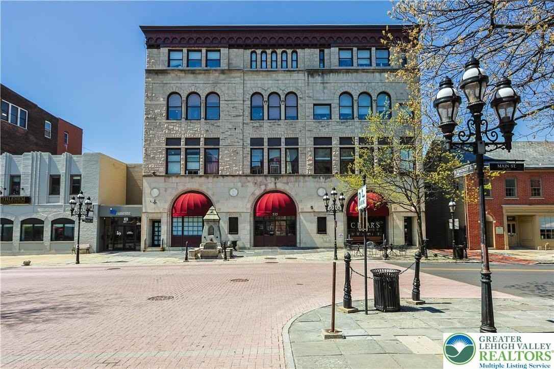 535 Main St Apt 12 #12 - Photo 2 of 24