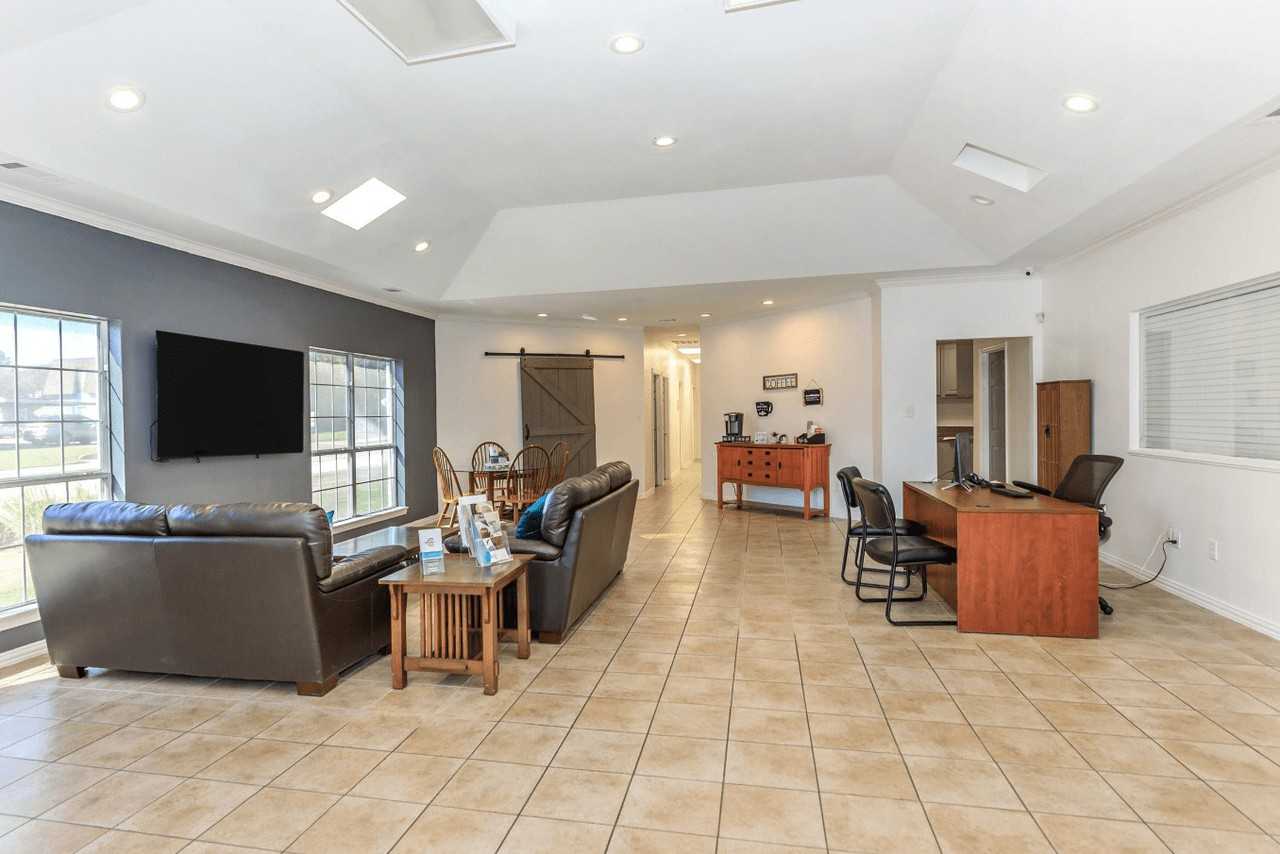 The Hayes Apartments - Photo 4 of 50