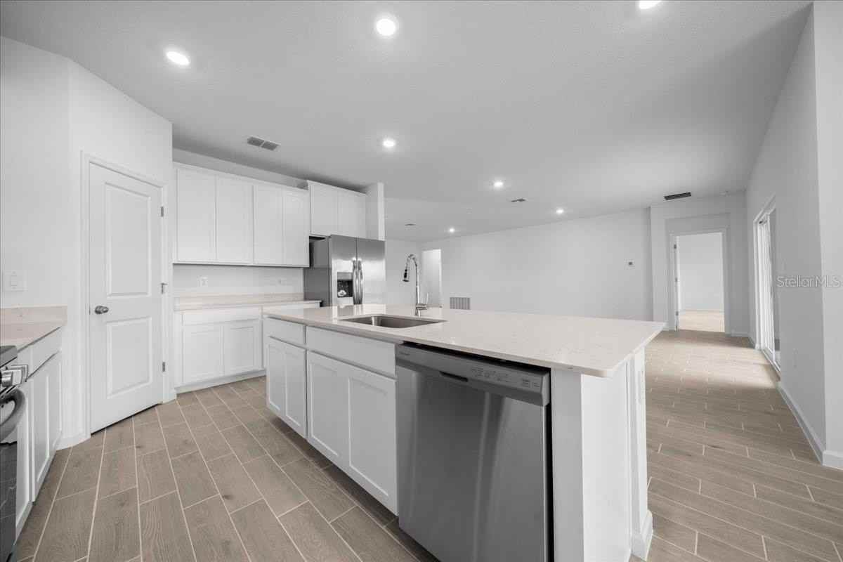 8885 Southwest 68th Terrace Road - Photo 6 of 39